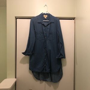 Women’s hi-low denim shirt!